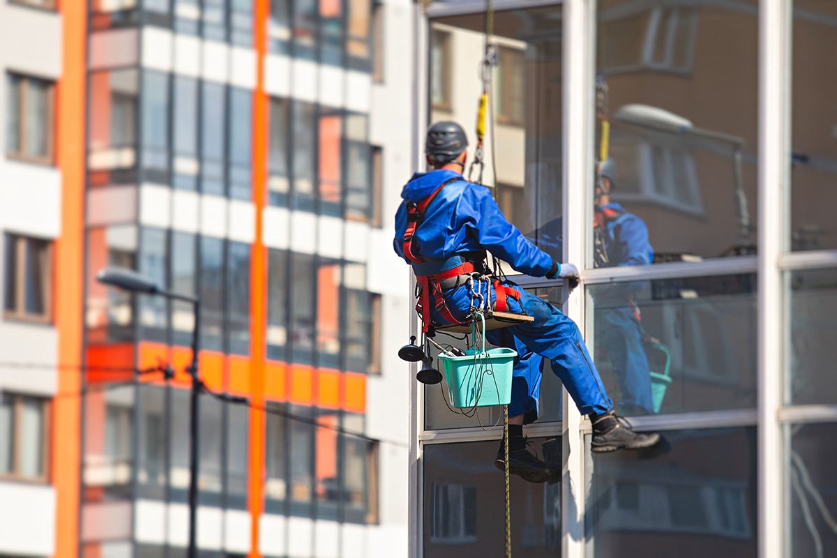 Hospital and Healthcare Facility Exterior Cleaning: Meeting Bay Area Facility Standards